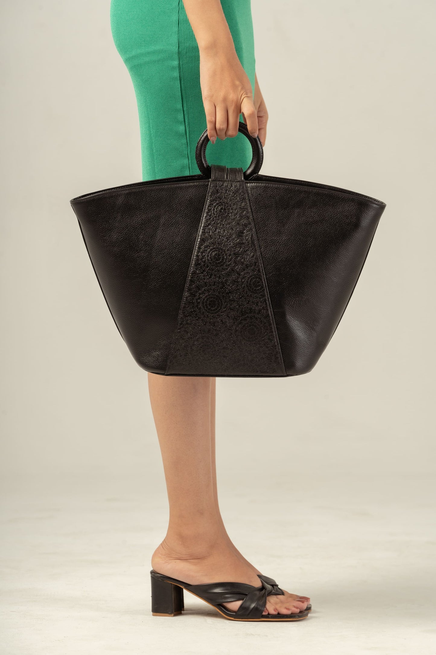 Suzhal- Everyday Tote in Cool Charcoal