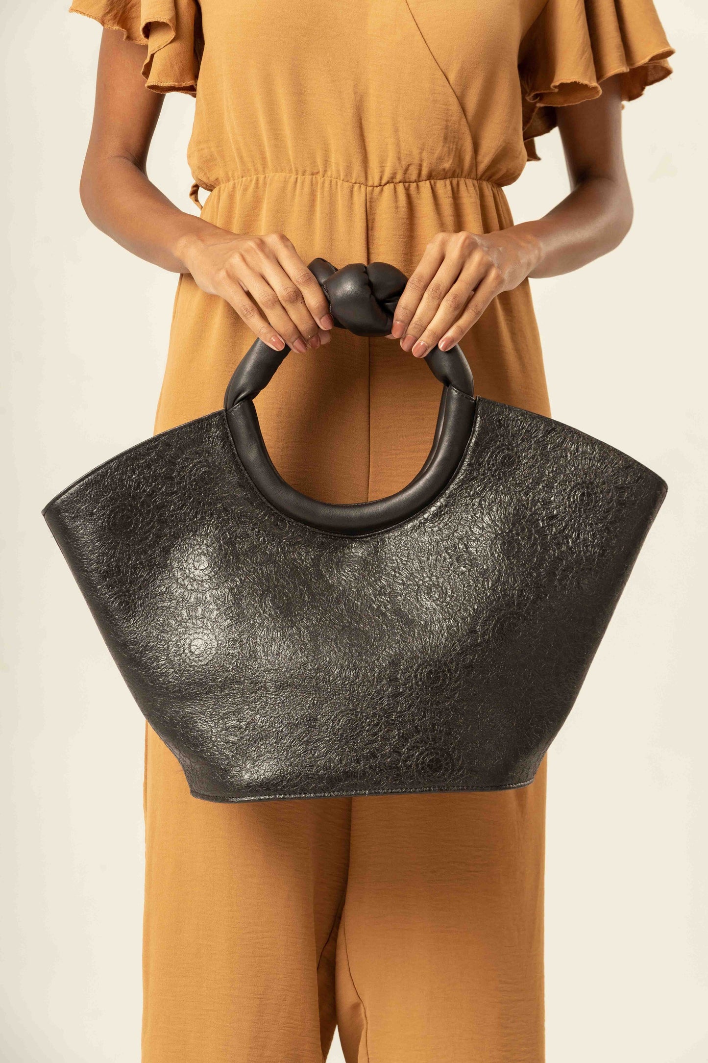 Maara- Knotted Tote in Cerebral Charcoal